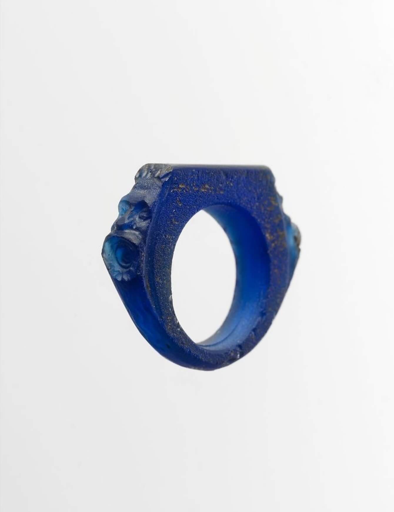 The Met collection / Roman Glass ring